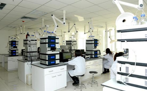 制藥廠實(shí)驗(yàn)室3.jpg 制藥廠實(shí)驗(yàn)室3.jpg