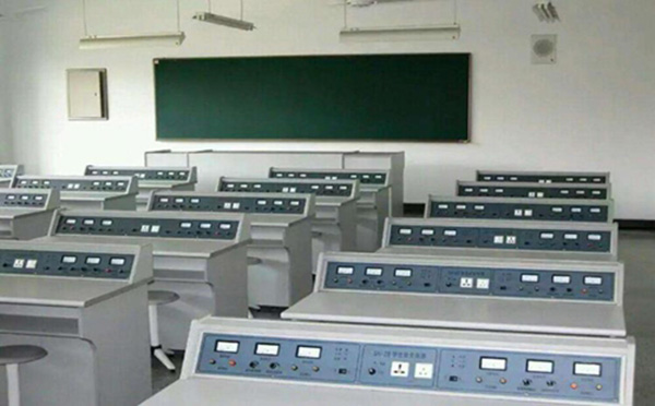 物理實(shí)驗(yàn)臺(tái).jpg 物理實(shí)驗(yàn)臺(tái).jpg