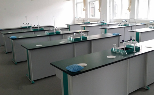 化學(xué)實(shí)驗(yàn)臺(tái).jpg